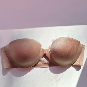 Victoria’s Secret push up strapless nude bra nude 34B front closure
